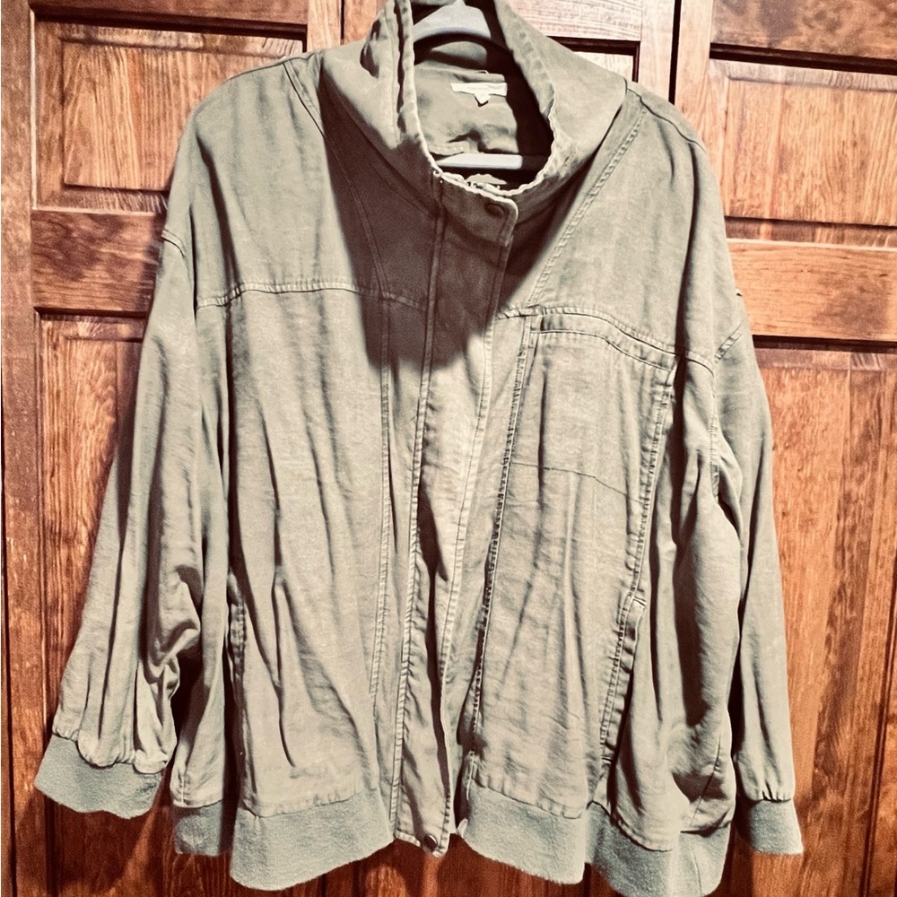 Size 3X women’s olive green lightweight jacket from Maurice’s.